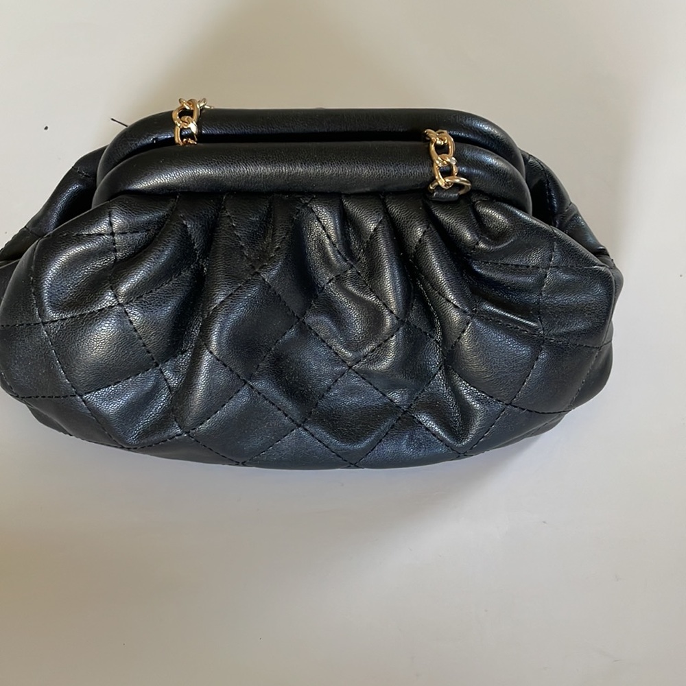 NWOT F21 Black Quilted Crossbody/Clutch